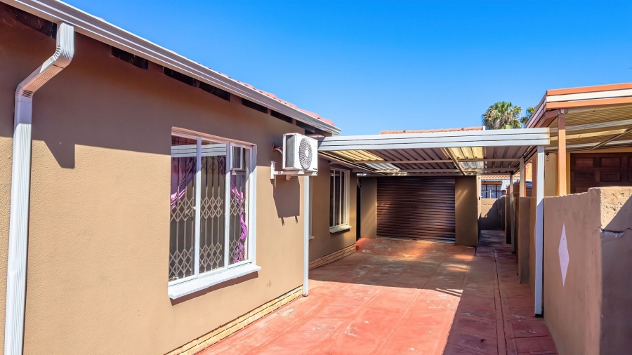 To Let 5 Bedroom Property for Rent in Tlhabane North West